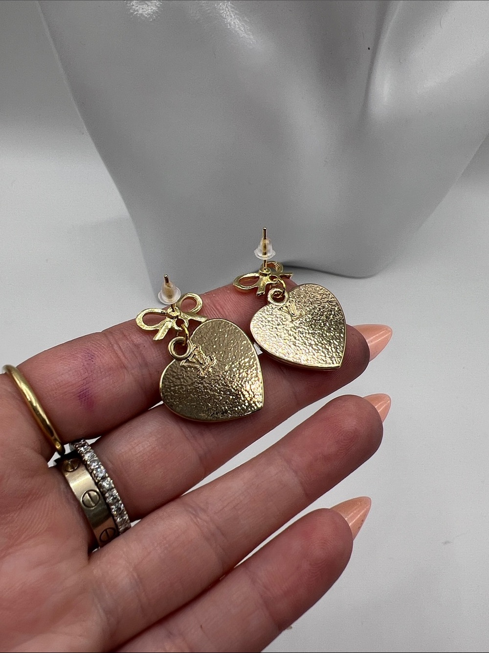1418. Hot Pink Heart Drop Earrings with Gold Bow - Picture 4 of 5